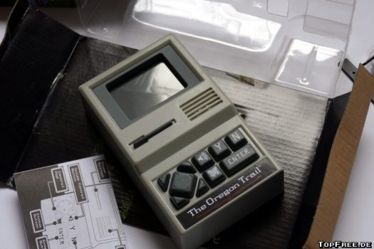 The Oregon Trail Handheld – Unboxing