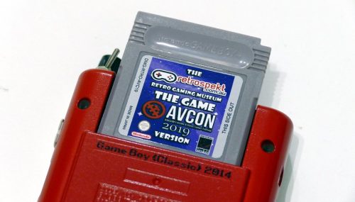 The Retrospekt Retro Gaming Museum The Game: AVCon 2019 Version – Rezension als Game Boy Modul